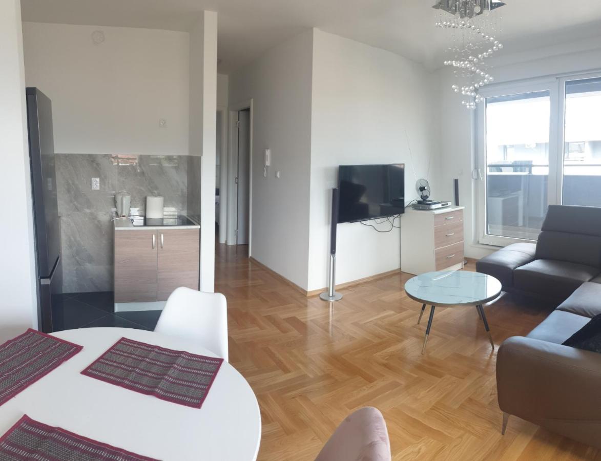 Apartman Venecija Баня-Лука Экстерьер фото